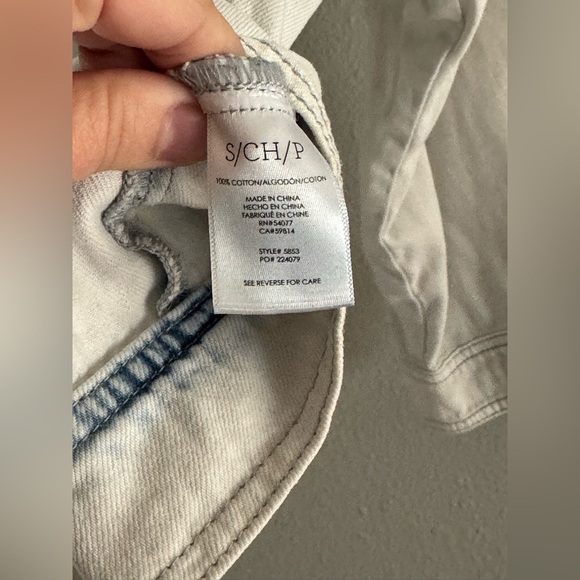 Cabi oversized jean jacket. Bleach washed denim jacket size small ‘Drew’ Style - Picture 3 of 16